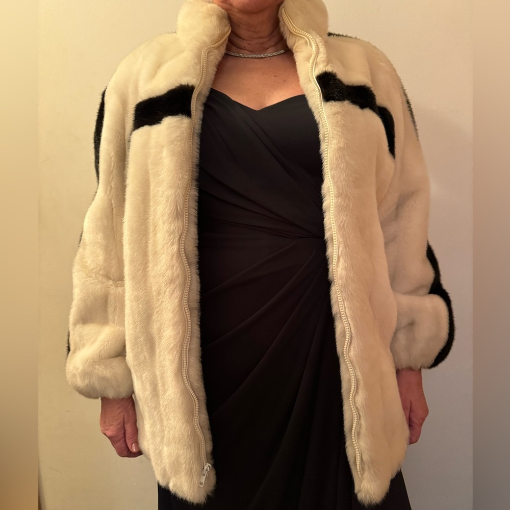 Vintage (1978) White Faux Fur Coat with Black Stripe Detail - Picture 15 of 16